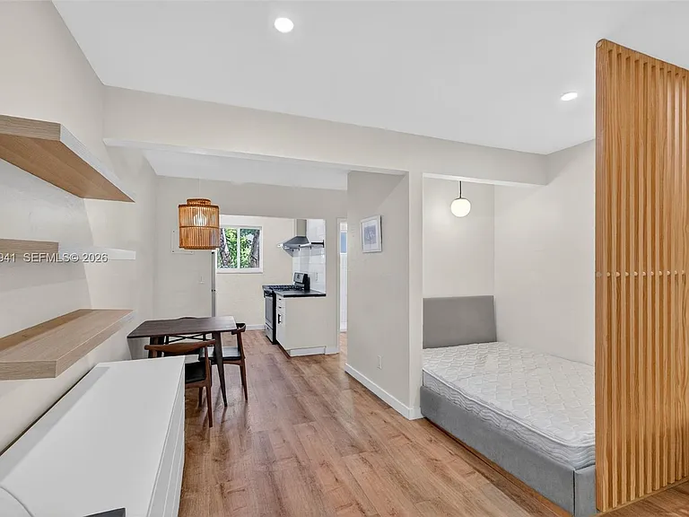 428 Collins Ave #10 — Photo 13