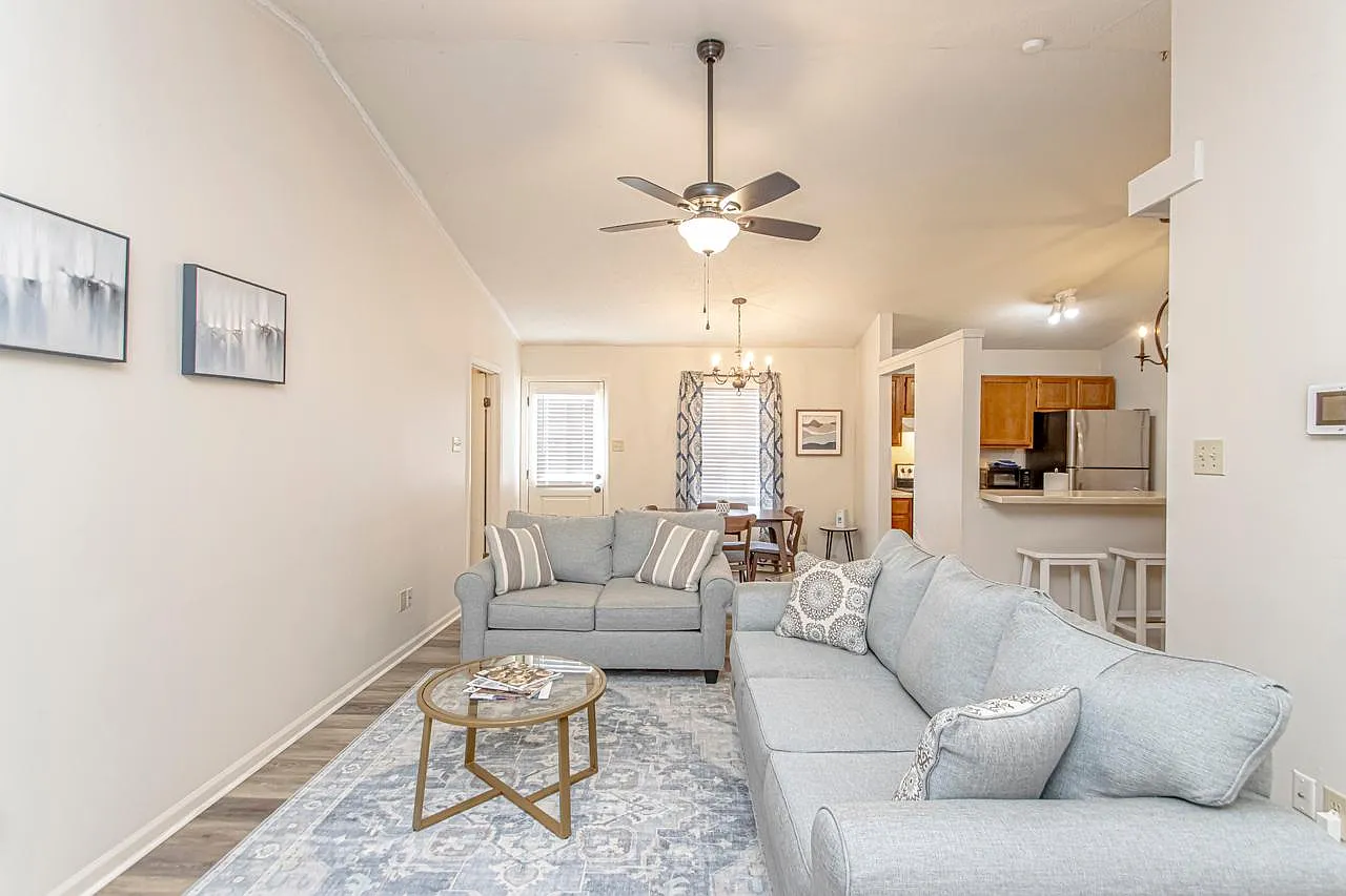 2 bed, 1000 sqft, $3,300 — Photo 3