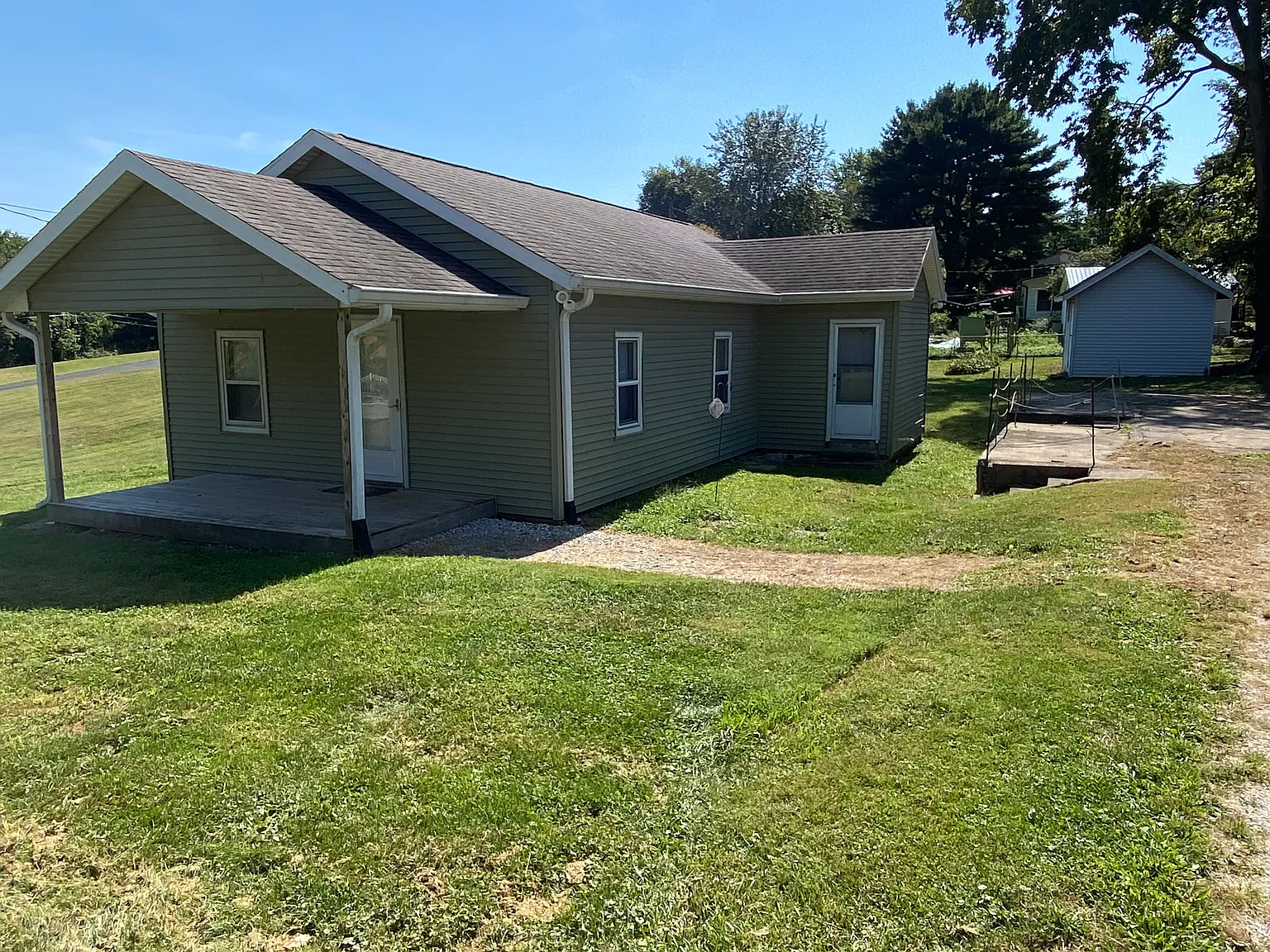 3 bed, 750 sqft, $1,600 — Photo 3