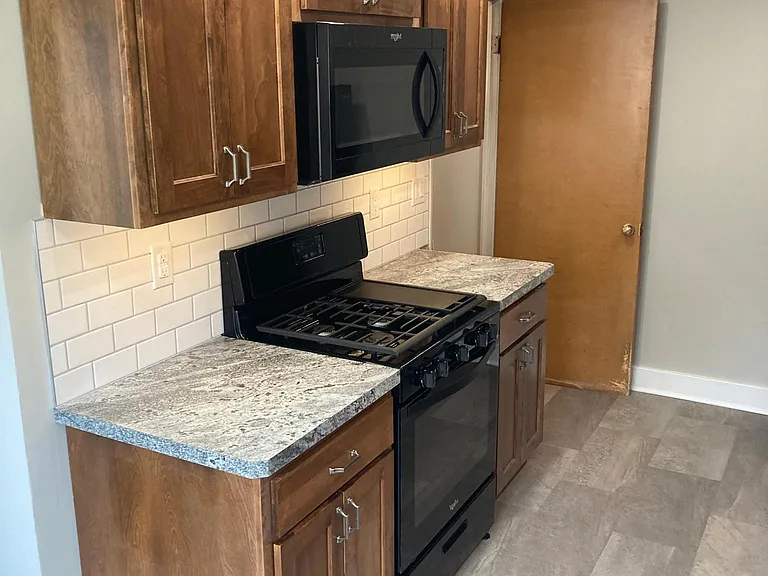 1110 N 49th Ave — Photo 3
