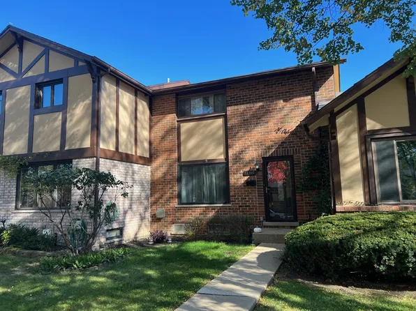 1S305 Danby St, Villa Park, IL 60181