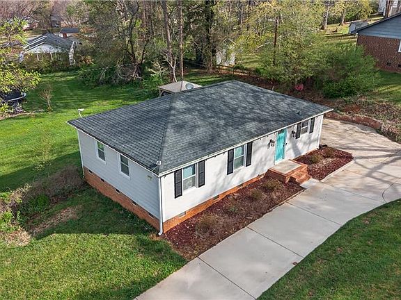 3rd image of 1501 Pebblebrook Rd