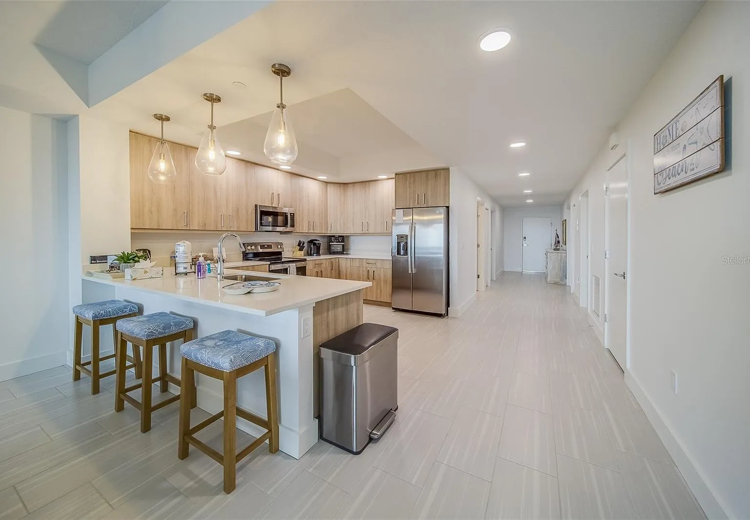 luxury 3 bed 2 bath condo — Photo 2