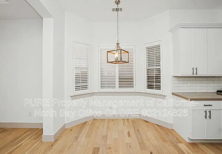 1920 Fountainview Cir — Photo 10