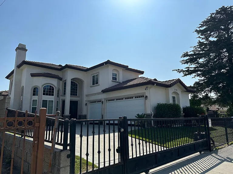 13736 Monterey Ave — Photo 2