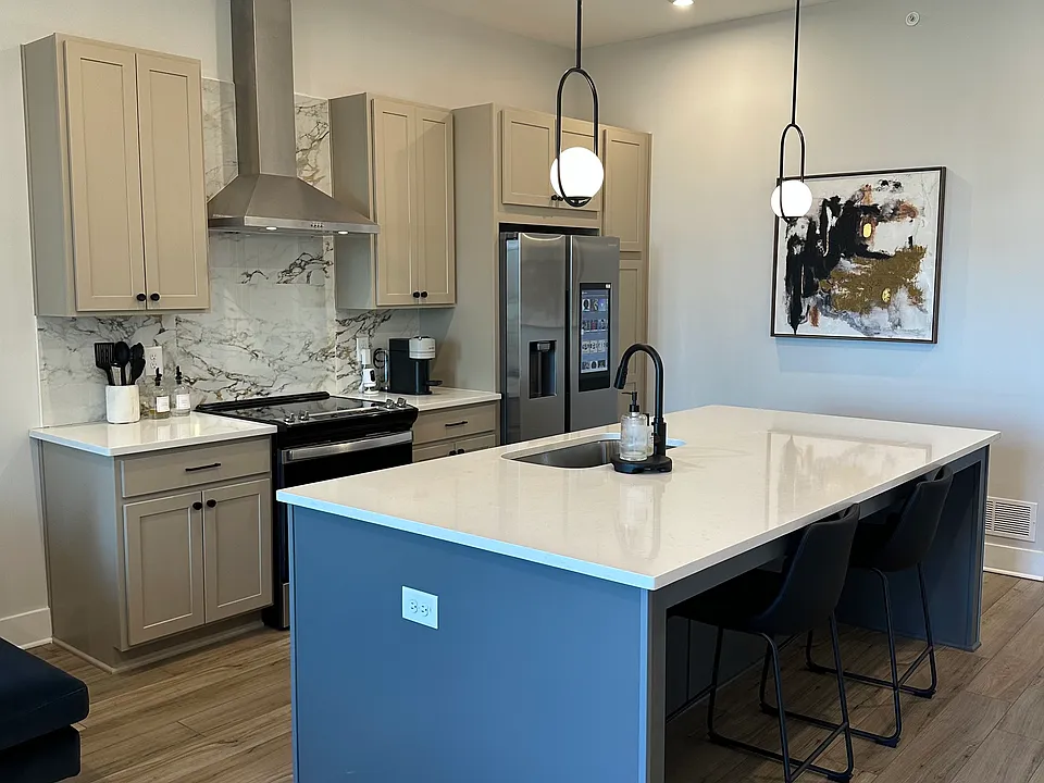 1296 Longreen Ter NW #7