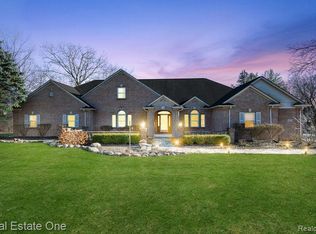 2173 Bonnie Brae St, Rochester Hills, MI 48309