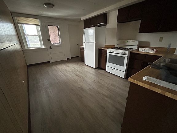 2nd image of 19 Singer Ave APT 5