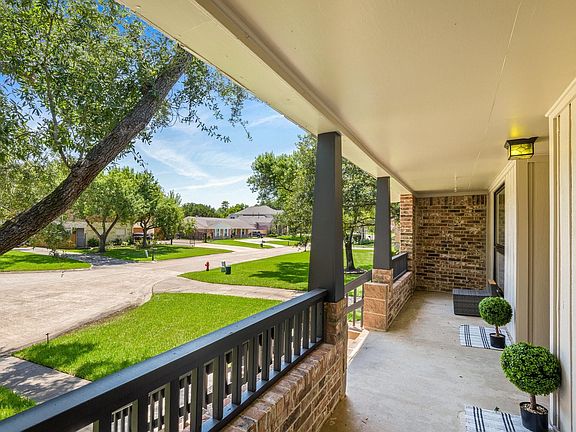 3rd image of 321 Empress Ln