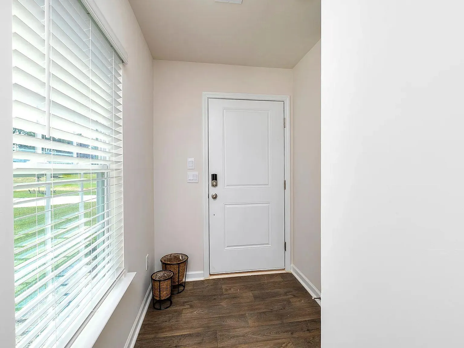 3 bed, 1257 sqft, $1,850 — Photo 2