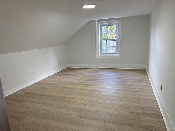 3rd image of 616 Main St #4