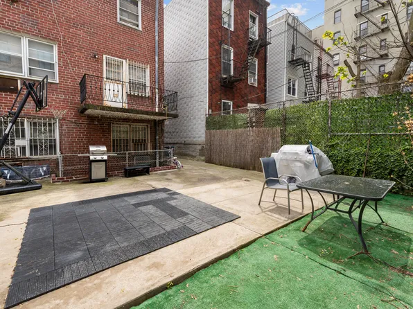 249 Newkirk Avenue image 29 of 37