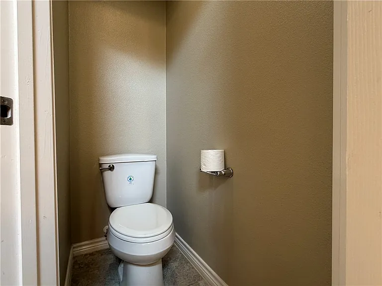 8033 Cormorant Dr — Photo 16