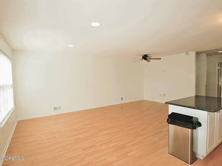 574 Beachway Ave #7 — Photo 7