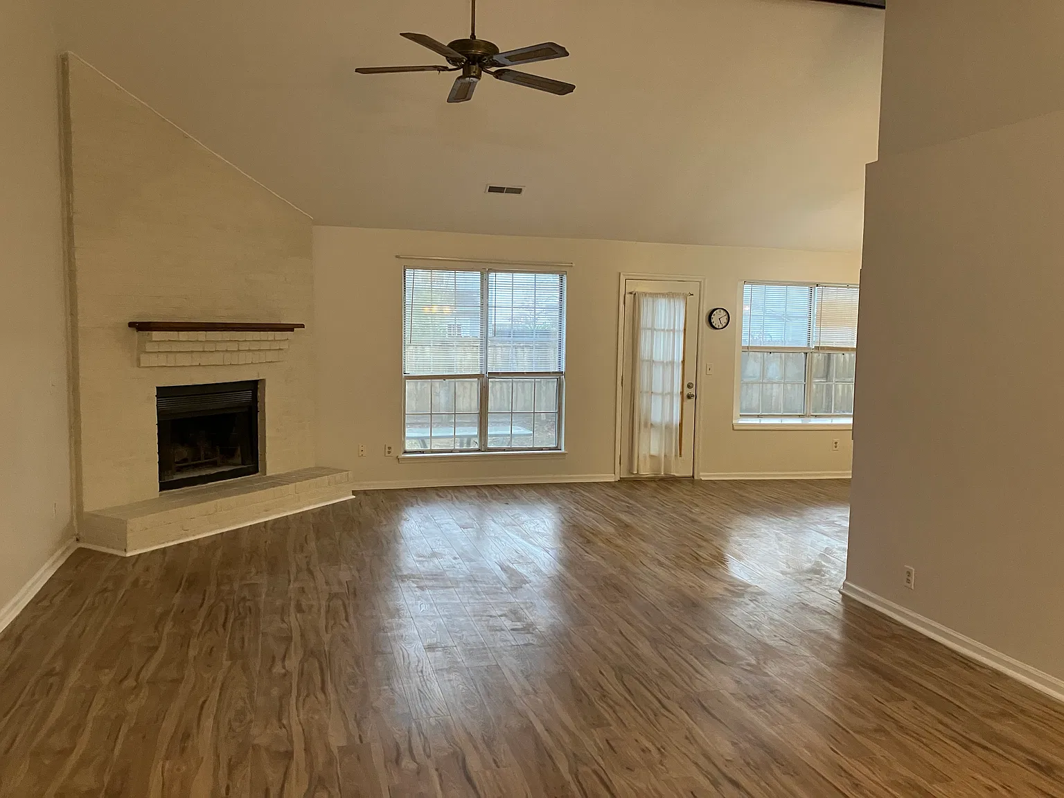 3 bed, 1644 sqft, $1,950 — Photo 2