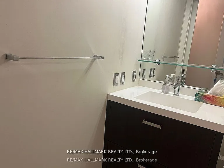 560 Front St W #428 — Photo 5