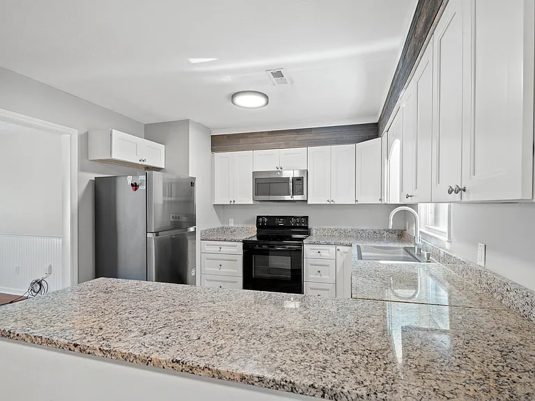 604 Rusty Rd — Photo 3