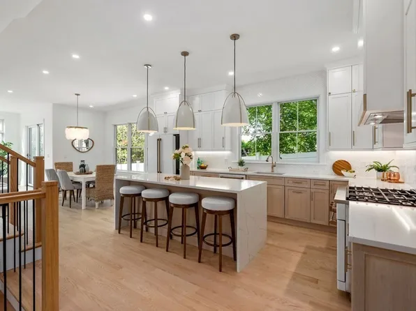 15 Emerald St #2, Newton, MA 02458