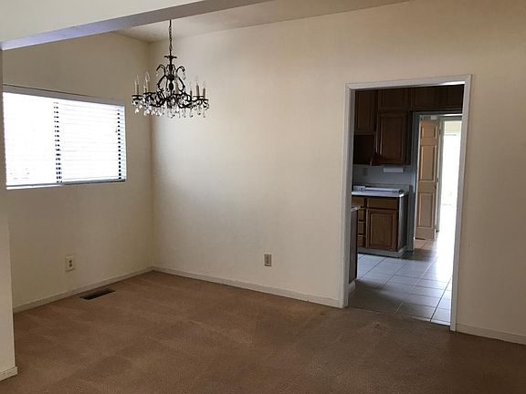 3rd image of 520 Oak Ave