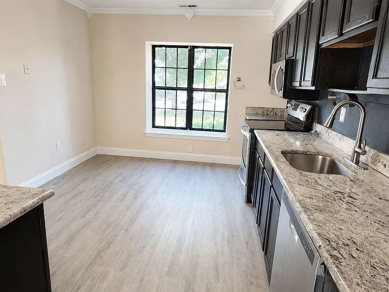 224 Crown Prince Dr — Photo 4