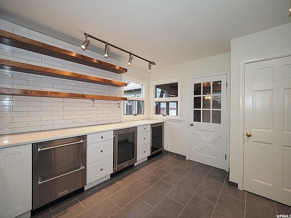2nd image of 1407 E Laird Cir