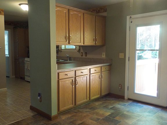 5th image of 17 Meadowlark Ln