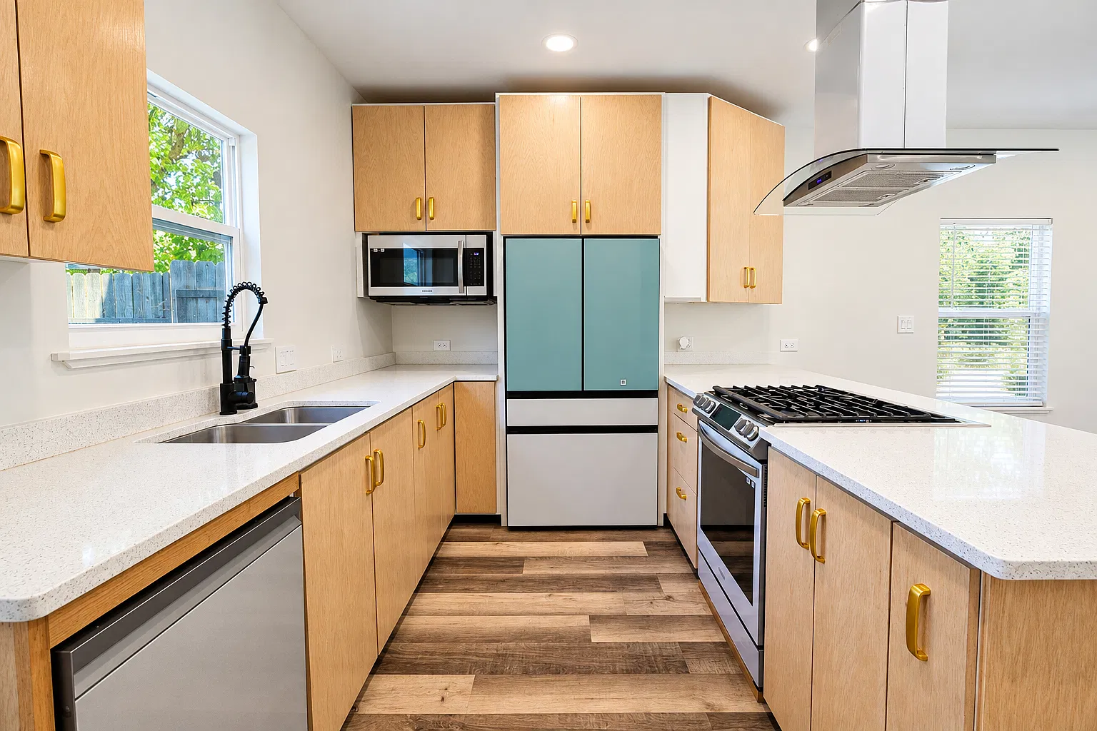 4 bed, $2,050 — Photo 3