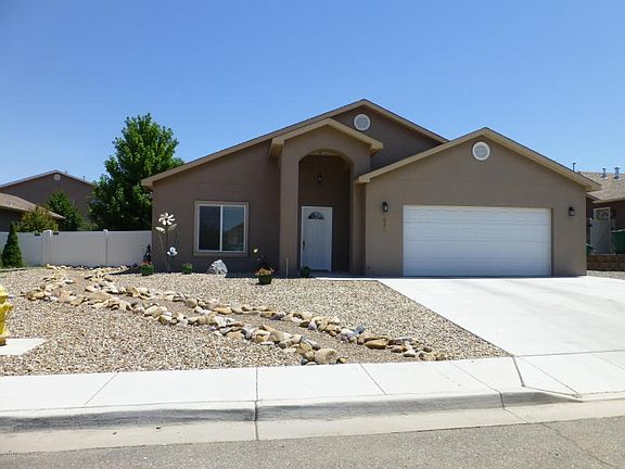 3rd image of 620 Bishop Ln
