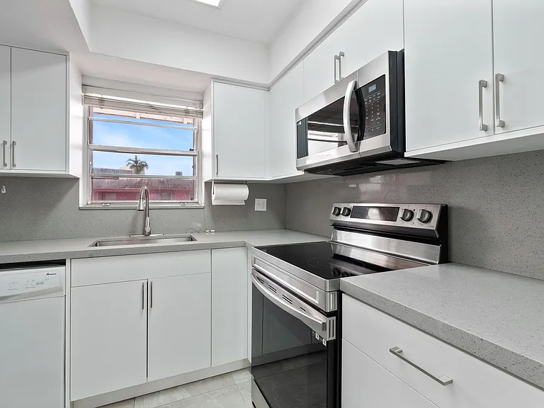 7500 SW 82nd St #G209 — Photo 5