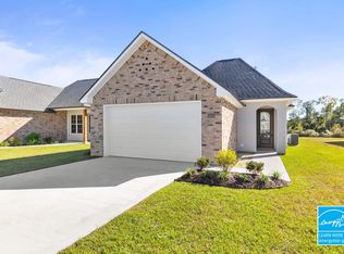 10415 Highland Lakes Dr, Denham Springs, LA 70726