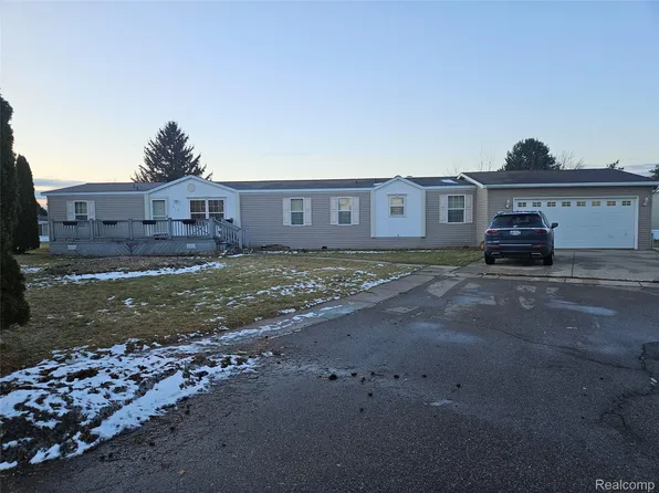 312 Black Oak Ct, Flint, MI 48506