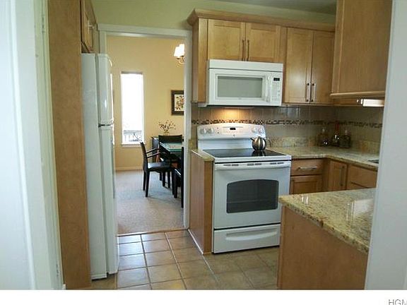 3rd image of 208B Heritage Hls