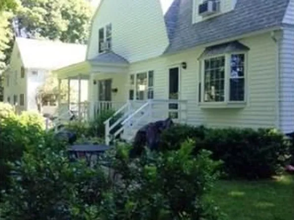 10 Temple Pl, Andover, MA 01810