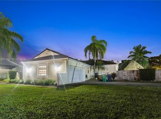 Weitzer Shauna Meadows Se, Miami, FL 33187
