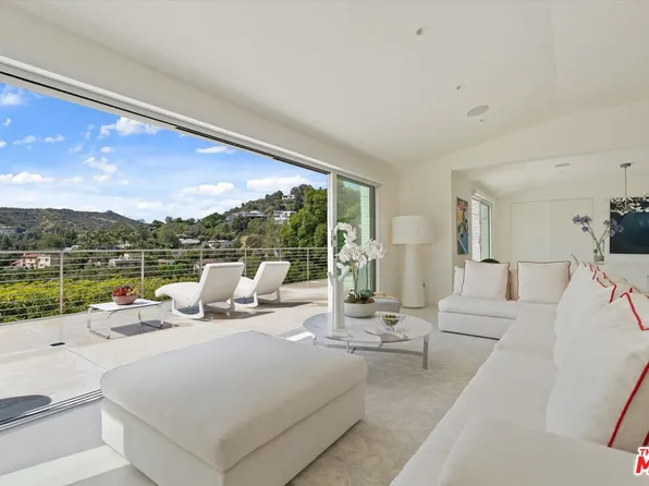 9422 Readcrest Dr, Beverly Hills, CA 90210