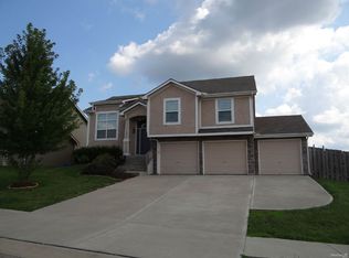 817 Highland Dr, Leavenworth, KS 66048