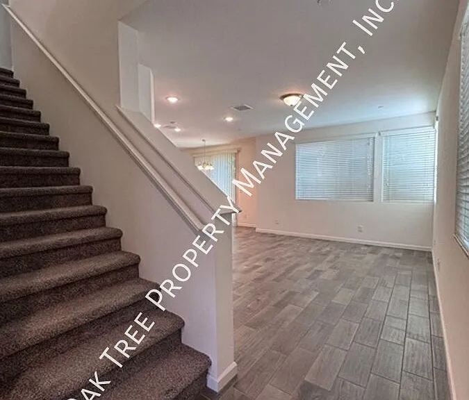 479 Farmhouse Ln — Photo 7