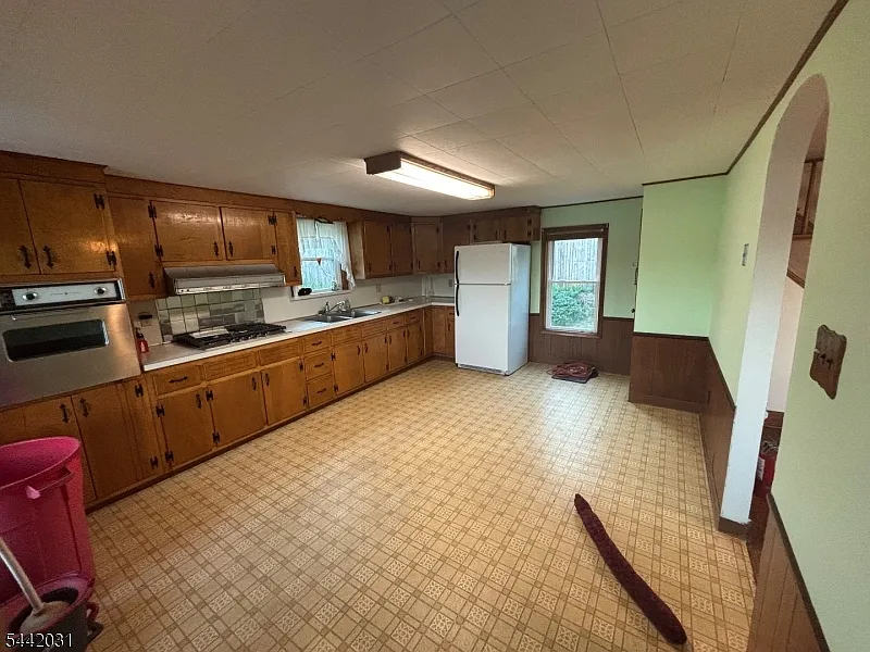 2 bed, 1.0 bath, 9178 sqft, $3,000 — Photo 3