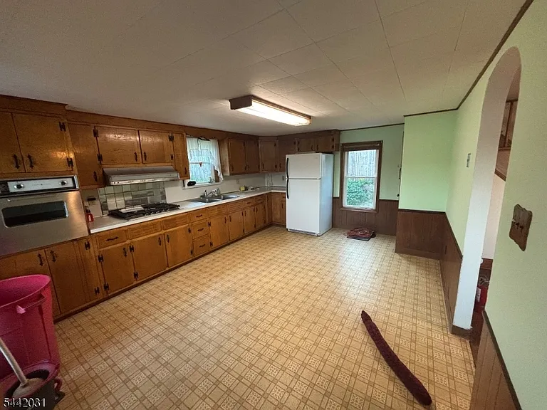 6 Thatcher Ave — Photo 3