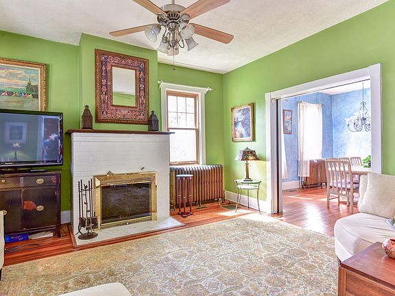 3rd image of 210 Laverne Ave