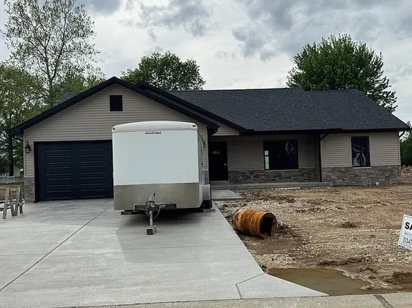 406 Gaw Ct, Bowling Green, MO 63334