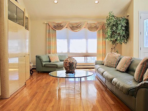5th image of 1 Carlyle Dr