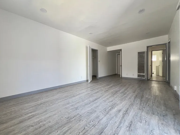 10942-10948 Crenshaw Blvd (Hexagon Eagles LLC) — Photo 1