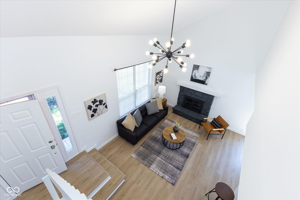 7913 Hunters Path, Indianapolis, IN - View 4