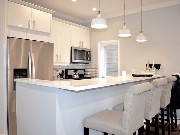 3rd image of 2506 N Greenview Ave #1