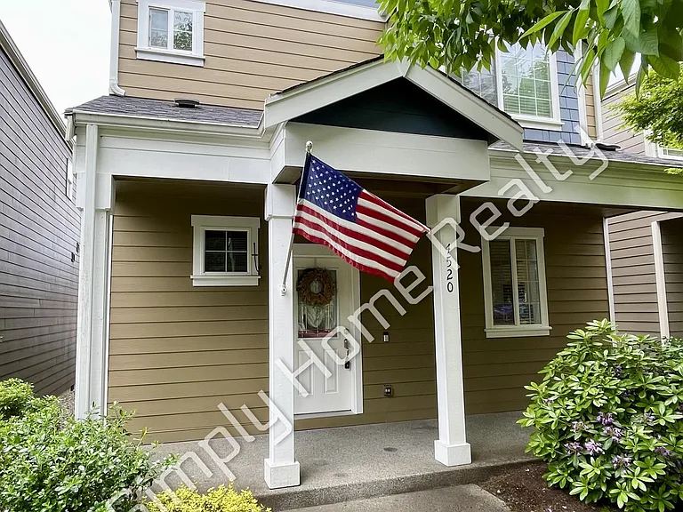 4520 Freemont St NE — Photo 1
