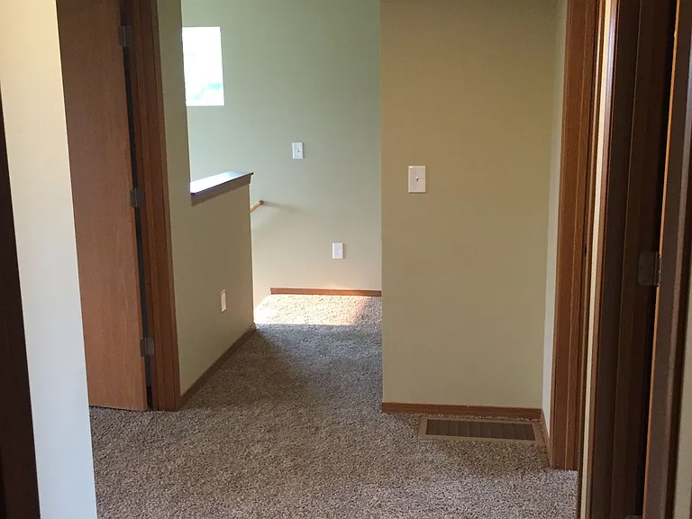 1104 N Tschirley Rd — Photo 11