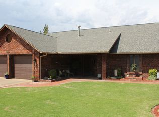 526 N Oak Ave, Hennessey, OK 73742