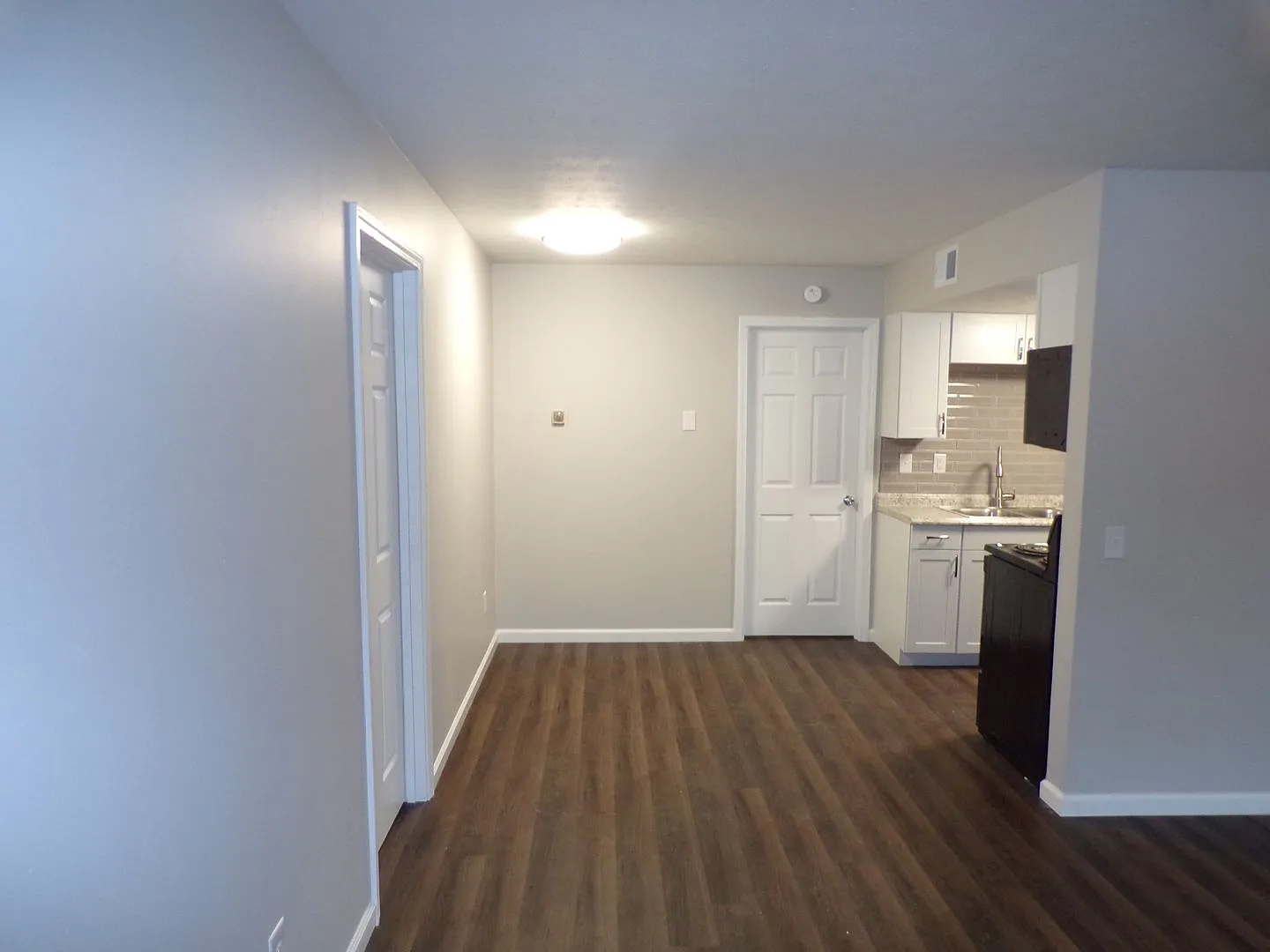 79 Devon Ct — Photo 2