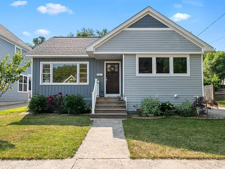 844 Ross Ct SE — Photo 1